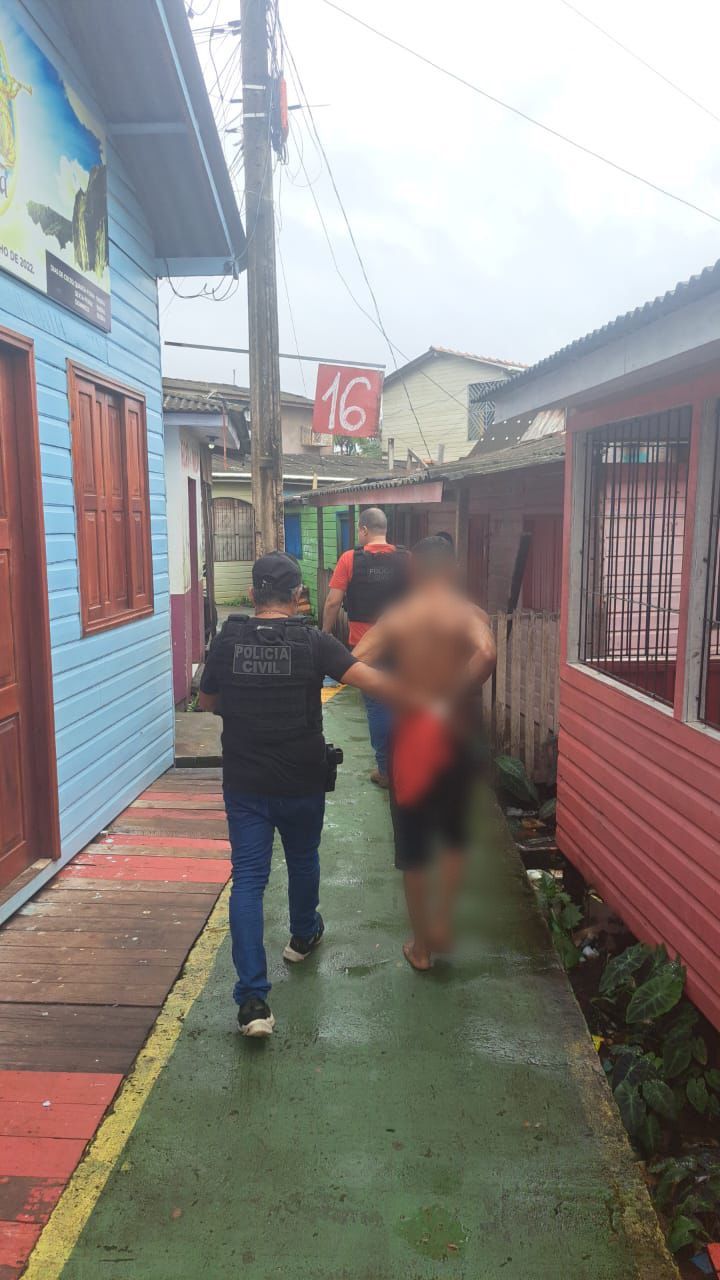 EM SANTANA, POLÍCIA CIVIL PRENDE INDIVÍDUO EM FLAGRANTE E RECUPERA PARTE DE OBJETOS ROUBADOS